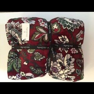 Vera Bradley Bordeaux Blooms NWT Blanket